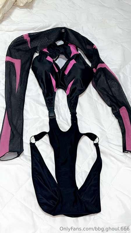 I got my new outfit in for the demon girl look who's ready f..