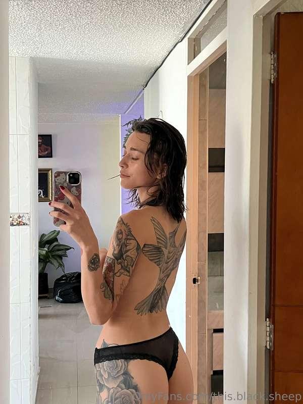 I love the black pantys🖤