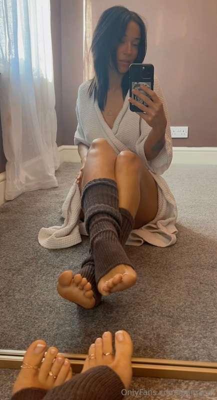 🤎 • Toe Rings & Leg Warmers • 🤎

I don’t think you get it, I..