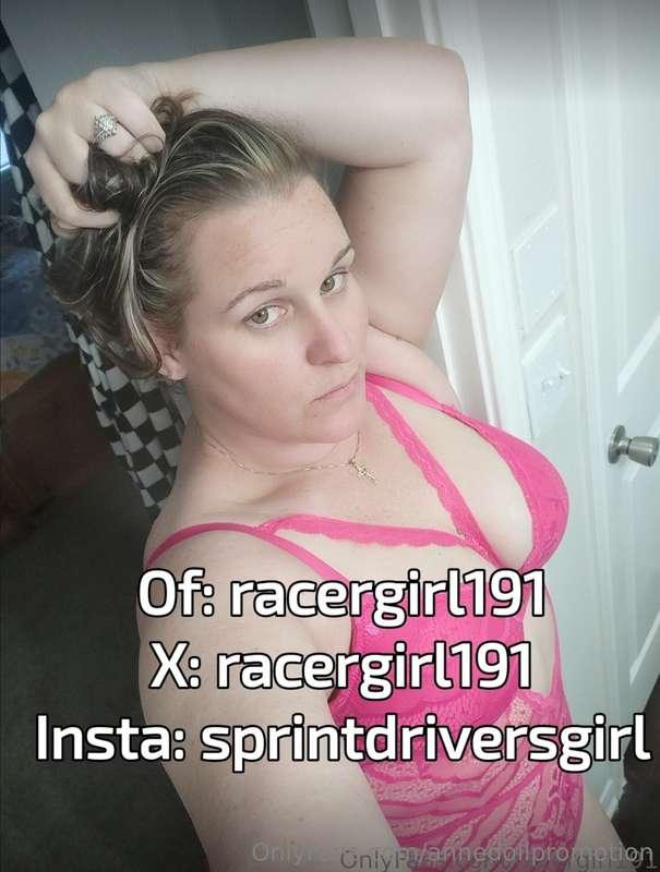 @racergirl191Just a big titty country girl with nothing but ..