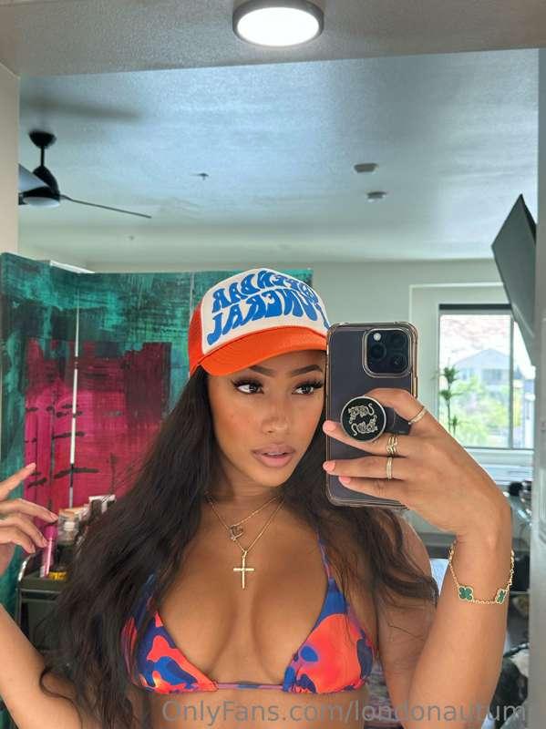 Water park time! Wanna see me splash? 💦