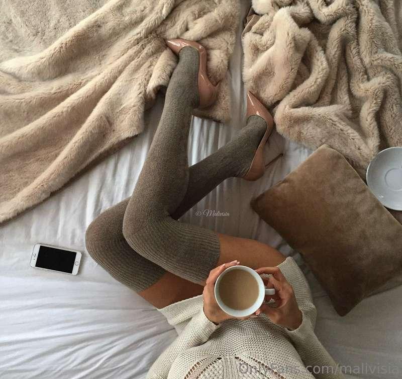 Good morning !💫💙💙💙💫 Lazy Sunday morning mood with my nude So..