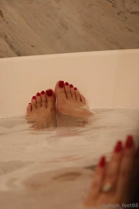 VEM TOMAR BANHO COMIGO?  COME TAKE A BATH WITH ME?