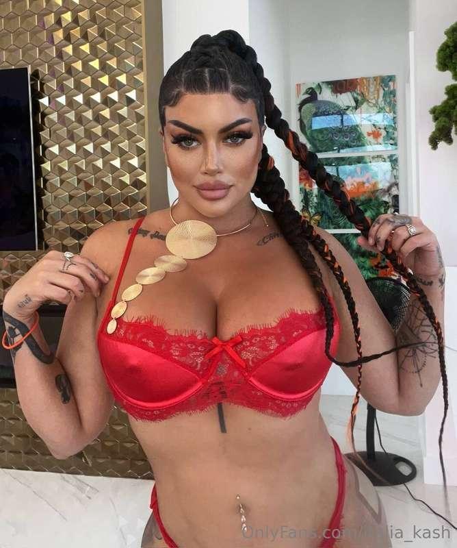 Do you like red on me? ❤️‍🔥