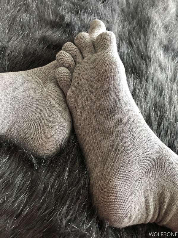 Tired after this productive work week! Got these cute toe so..