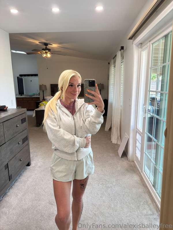 Happy Friday everyone 😇