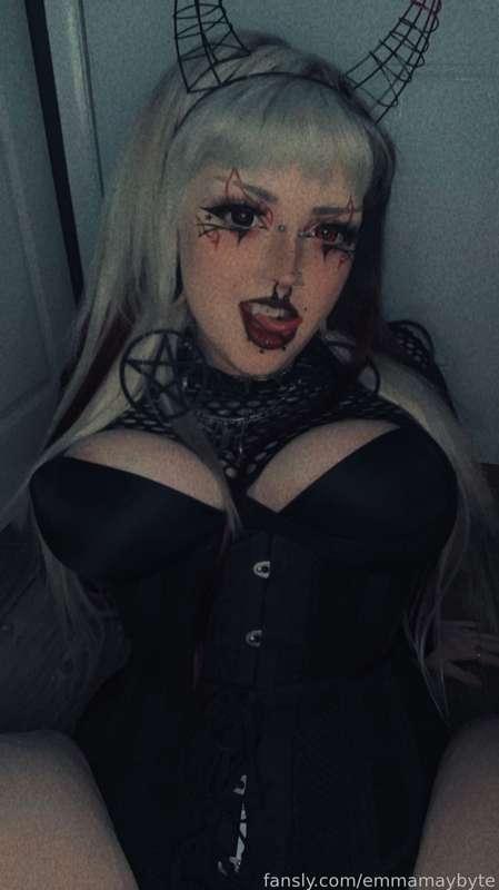 emmamaybyte image #21