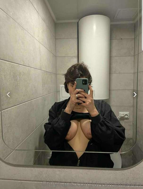 Would you like to know such a sexy 🫦 and passionate girl👉🏻👌🏼..