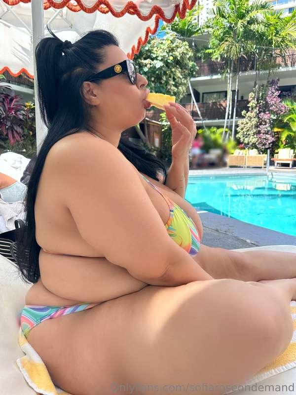 Forbidden fruits taste the best😜
Can I taste yours?😋