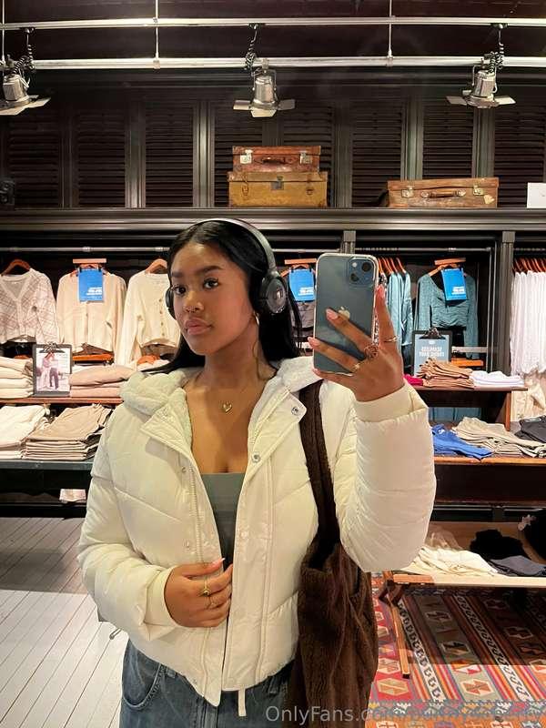 Tip me for some clothes darling🫠🤑