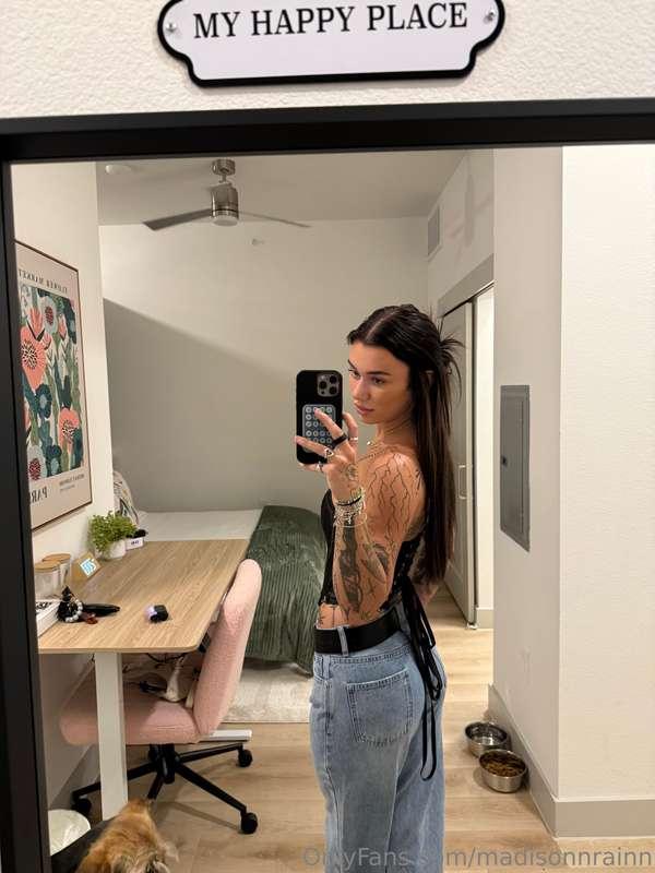 Send treats and I'll send nudes 😏