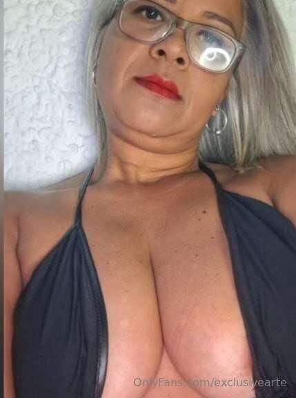 Do you want to enjoy the curves of this mature Latina? Ready..