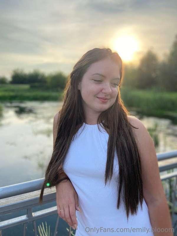 Wrapped in the warmth of the setting sun 🌞🌾 Feeling at peace..