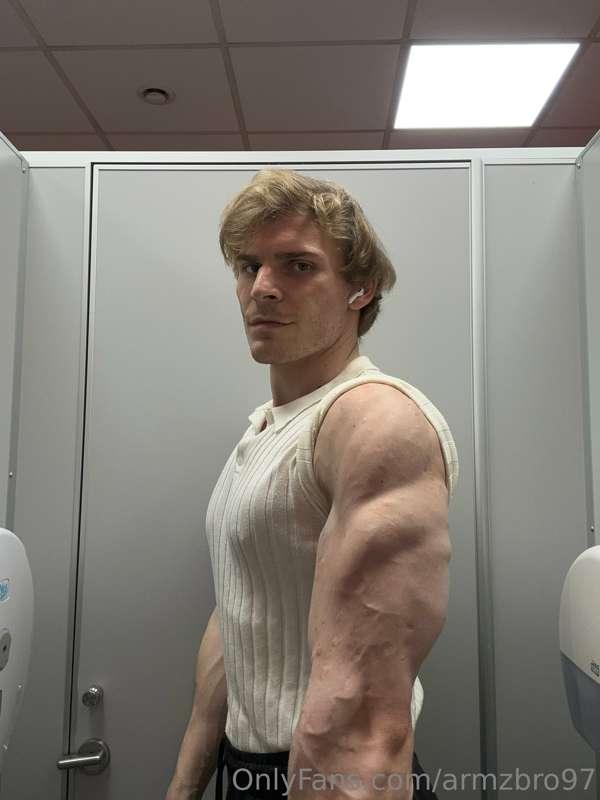 armzbro97 image #0