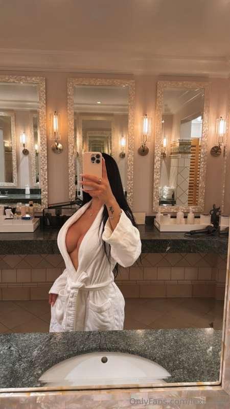 this robe’s the only thing between your cock and my dripping..