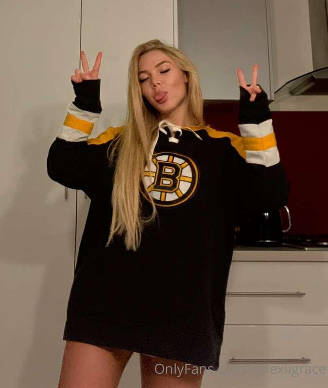 Just being goofy in my hockey jersey 💗