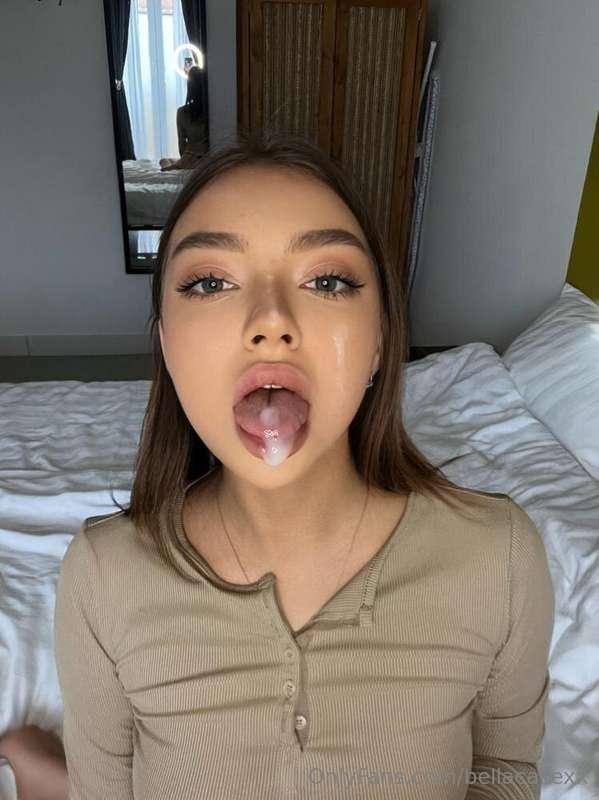 😍 FREE SUBSCRIPTION 😍 @kate_babyface She's only 18yo and she..