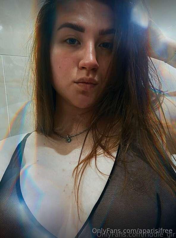 😈She @riddle_girl is free today for you😈Busty hottie @riddle..