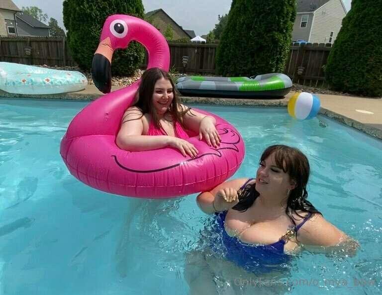 I love swimming with my my babe! 🦩