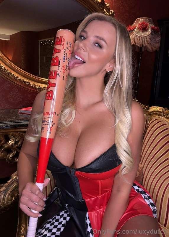 I like to lick a huge stick 👅👅