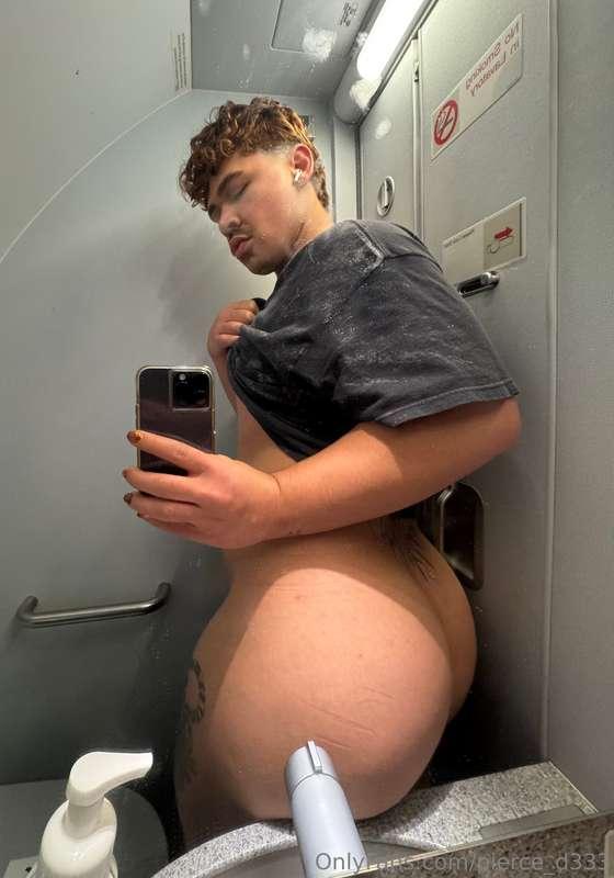 can’t step foot on a plane without an ass pic