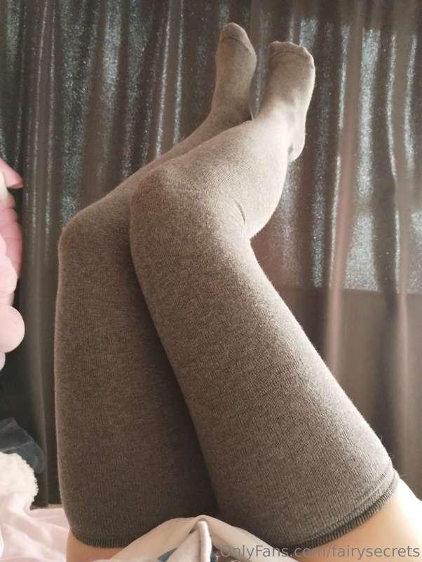 Someone ever told you good morning with legs up like this? 😋..