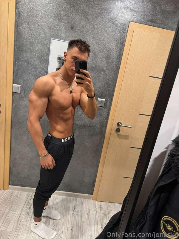 😜