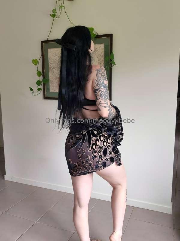 Swipe for another surprise 🎀 Come chat baby I'm bored and al..