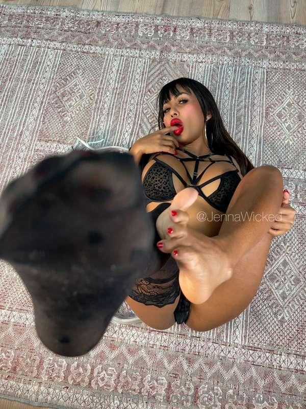 **Tip me $10 and I’ll send you how I seduce your cock with m..