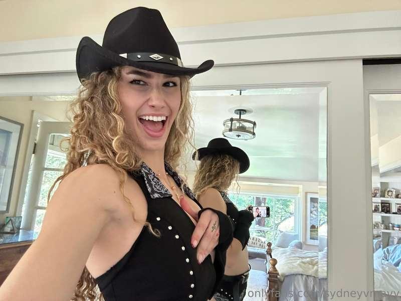 🤠