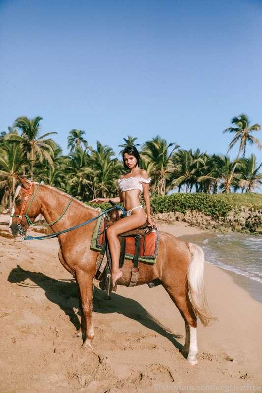 I’m gonna take my horse to the old time road.. 😇❤️