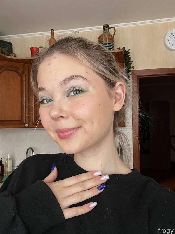 green frog make up 🐸

♡ #cute #schoolgirl #teen #nextdoorgirl #gfe #college #young #smallboobs #ass #tiny ♡
