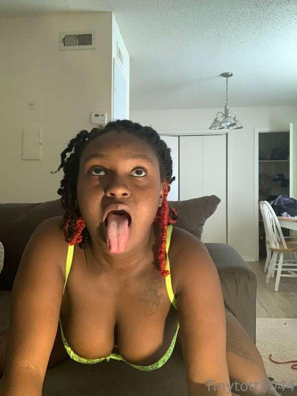 Here’s your cum bucket 🥵🤤. Empty your nut here 😋