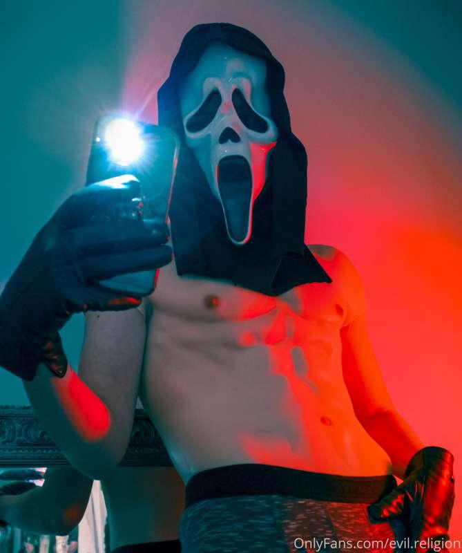 CAUGHT YOU IN 4K!! 💀🩸🔪
Y’all I don’t know what to say. This ..
