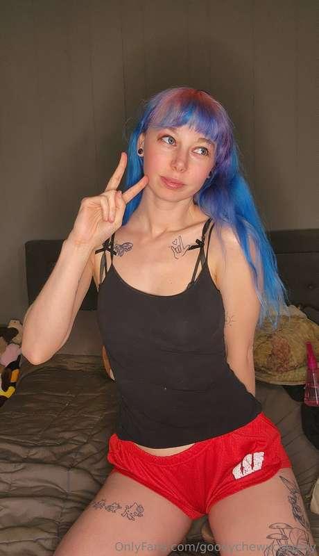 Black and red are the superior colors 😤❤️