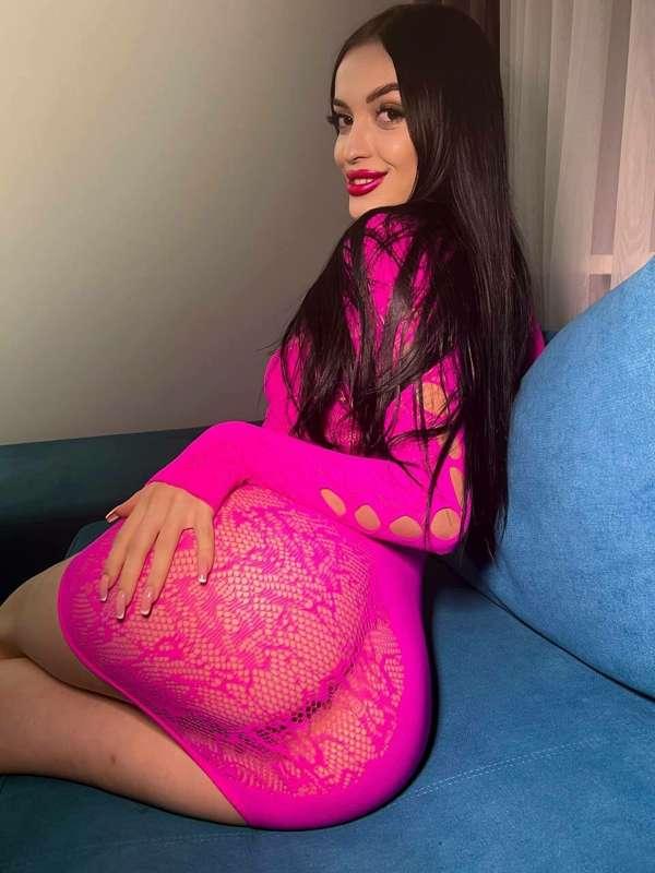 Do you like my style? Pink pussy in a pink dress 😏 Text me, ..