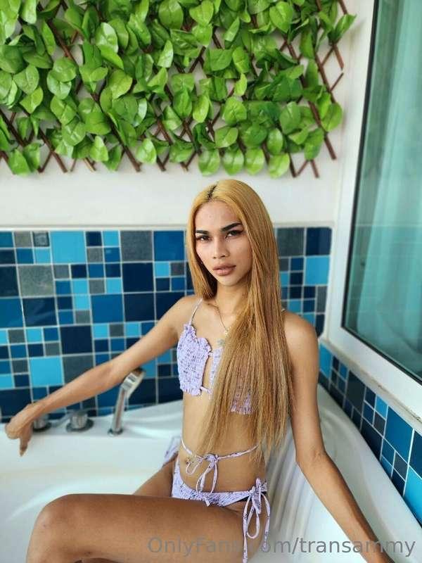 Dry tub but wet thoughts. 💦🤤
