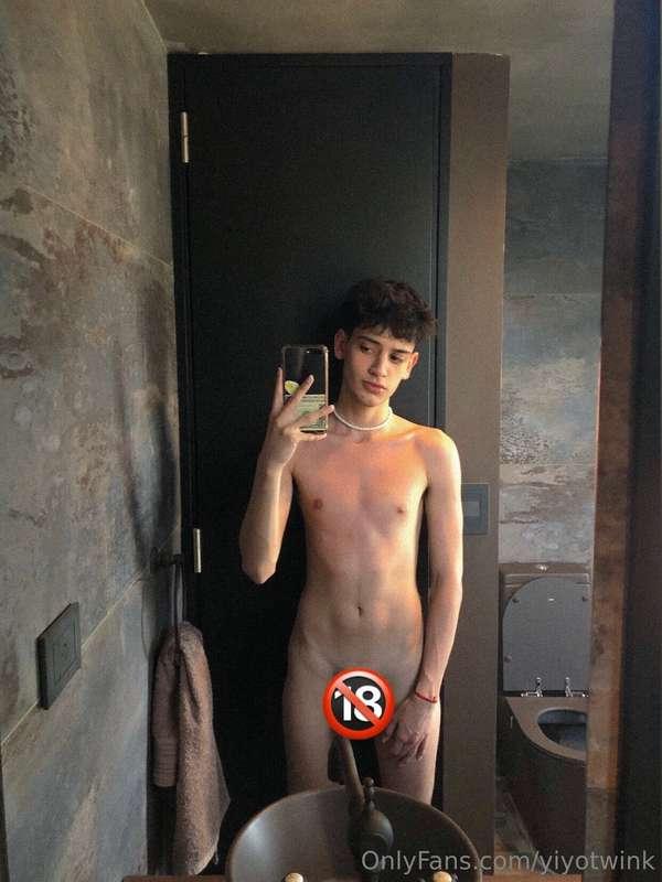 I’m yiyo, I’m new here, wanna know me more? 🤭🔥