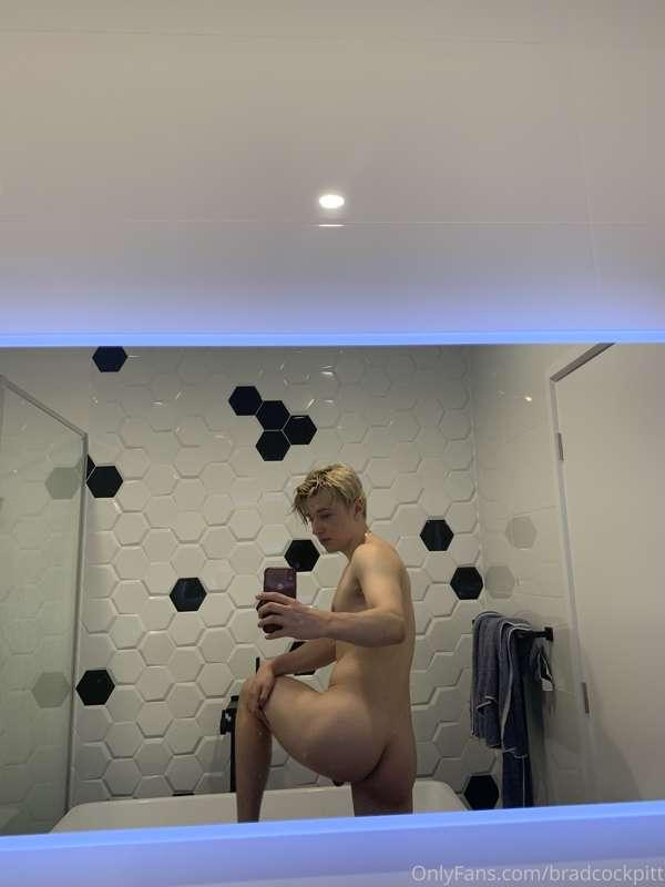 Be a good little sub and get on your knees and kiss this hol..