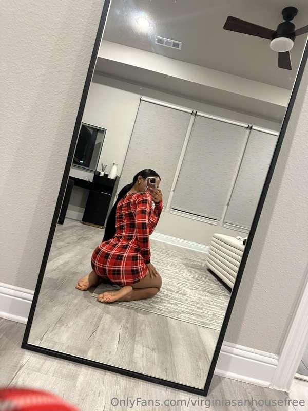 Do you like the view? 🍑