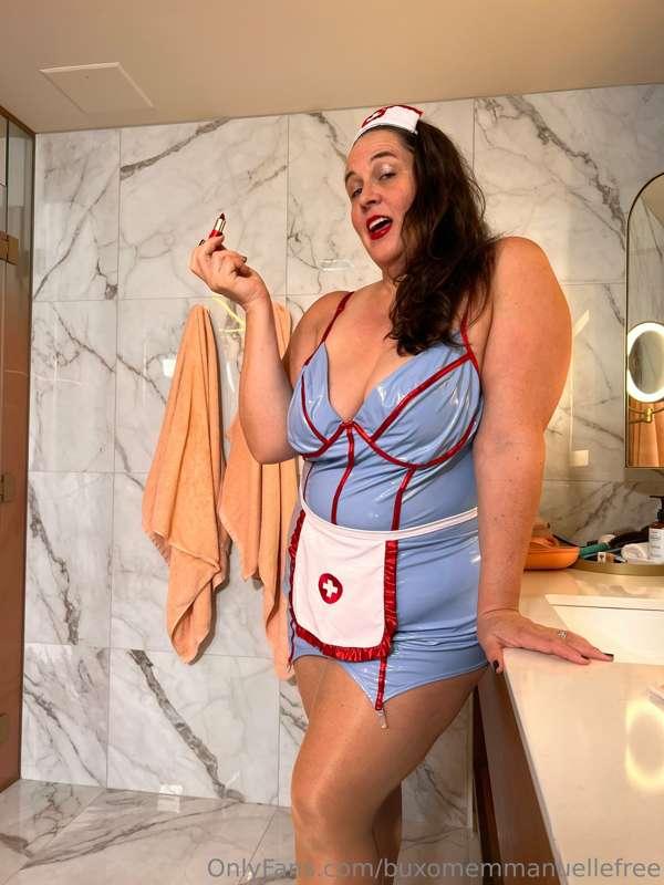Do you like my uniform 🏥