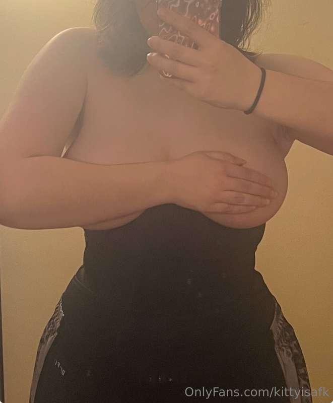 unlock boobs by checking ur DMs ⭐️✨