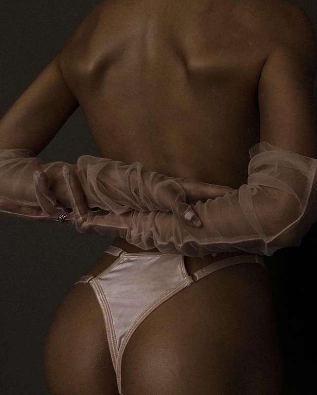 It's not for nothing that I put my hands behind my back, Thi..