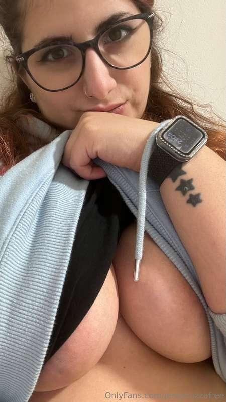 Vi piace la mia felpa azzurra?🫣