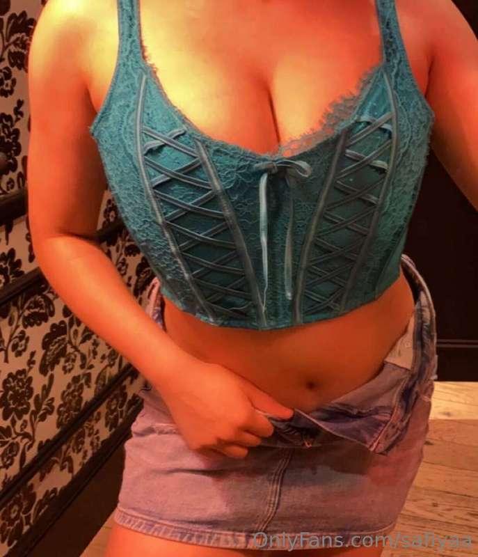 Isn’t this color so cute!!!! Do you guys have a favourite co..