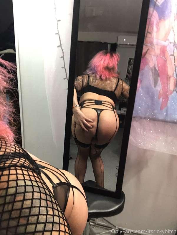 I really want to send my ass to somebody so I’ll just send e..