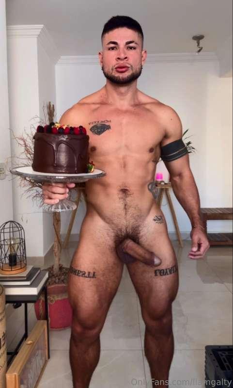 HAPPY BIRTHDAY TO MEMay 5th, 32 years and stronger than ever..
