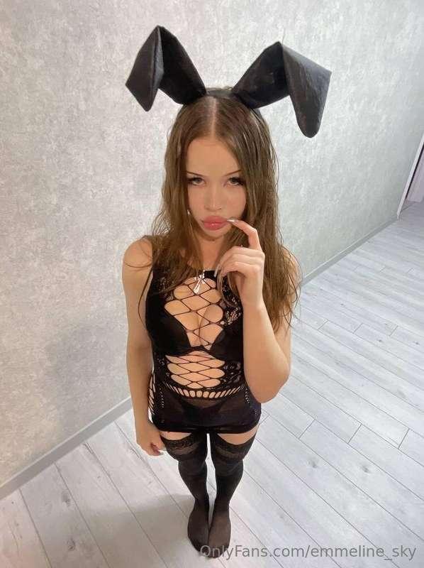 ✨ the enchanting @lil_ninas! 🌸 With her playful vibe and stu..