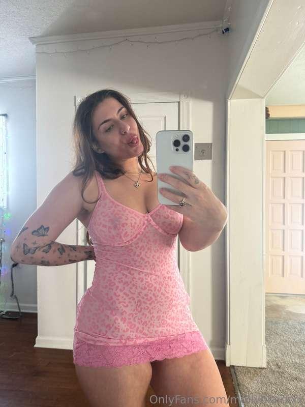 who's this sexy girl 😉
