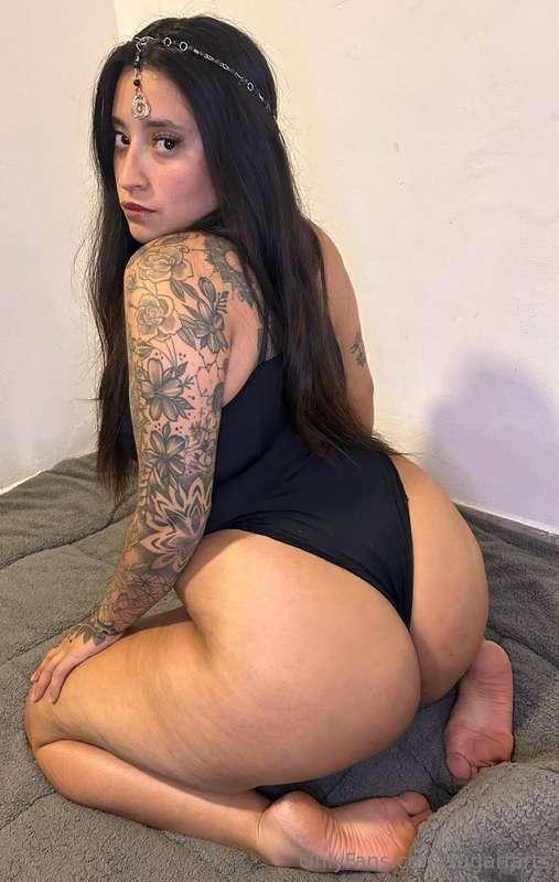 I´m your queen.. you know that, right? 👑🖤